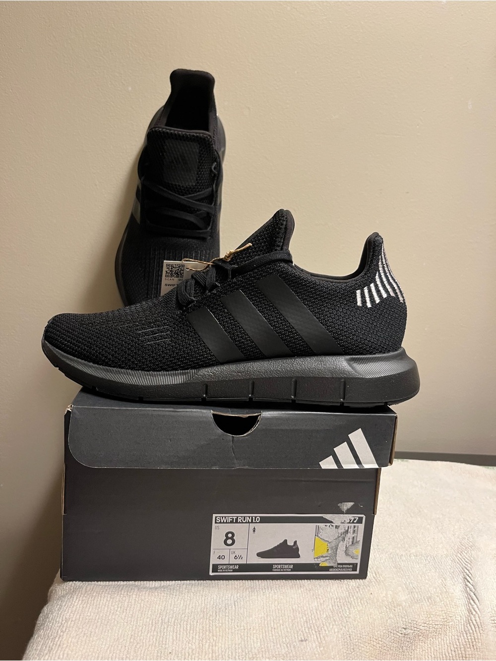 Size 8- adidas Swift Run 1.0 Black Wonder Quartz W